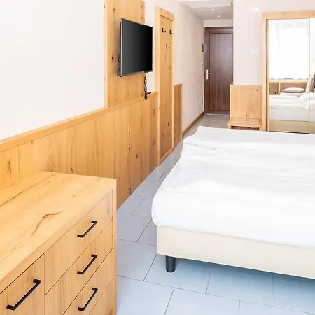 Centro Vacanze La Limonaia לימונה סול גרדה