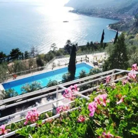 Centro Vacanze La Limonaia ホテル