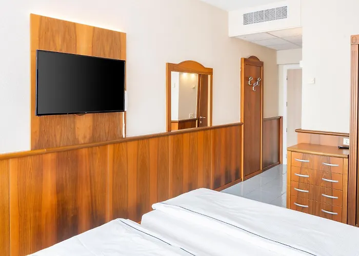 Hotel Centro Vacanze La Limonaia 3*