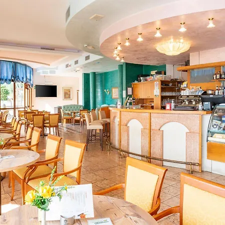 Centro Vacanze La Limonaia 3*